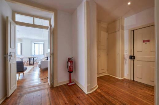 Stunning Apartment Near Chiado Лиссабон Экстерьер фото